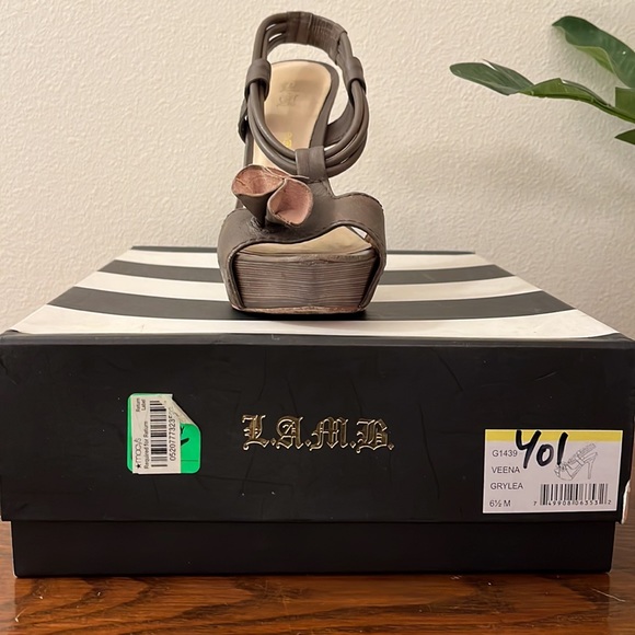 L.A.M.B. Veena Gray Platform Sandals with Flower - Picture 8 of 16